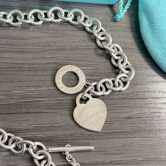 COPY - Tiffany & Co Heart Tag Toggle Choker Necklace - Picture 9 of 9